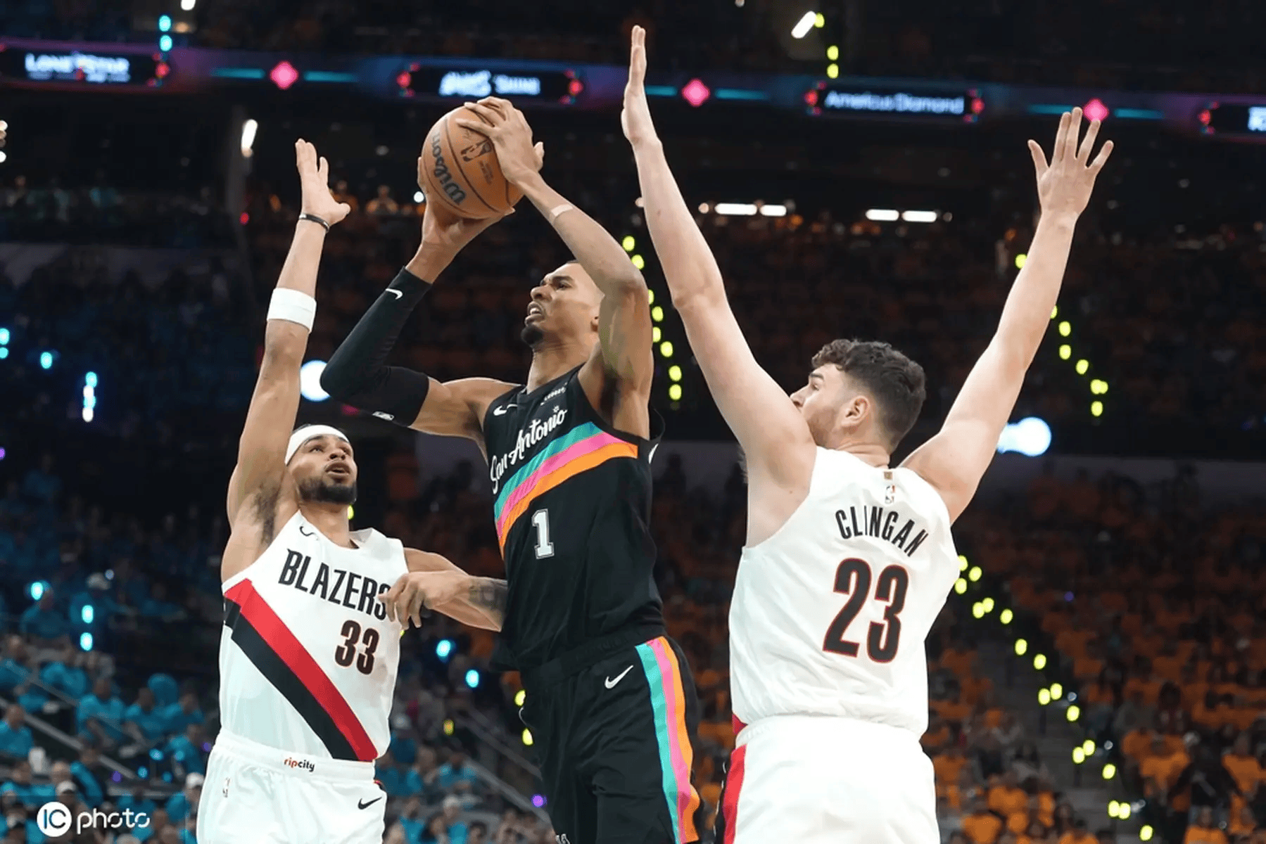 文班亚马获年度最佳防守球员 全票当选+史上最年轻DPOY